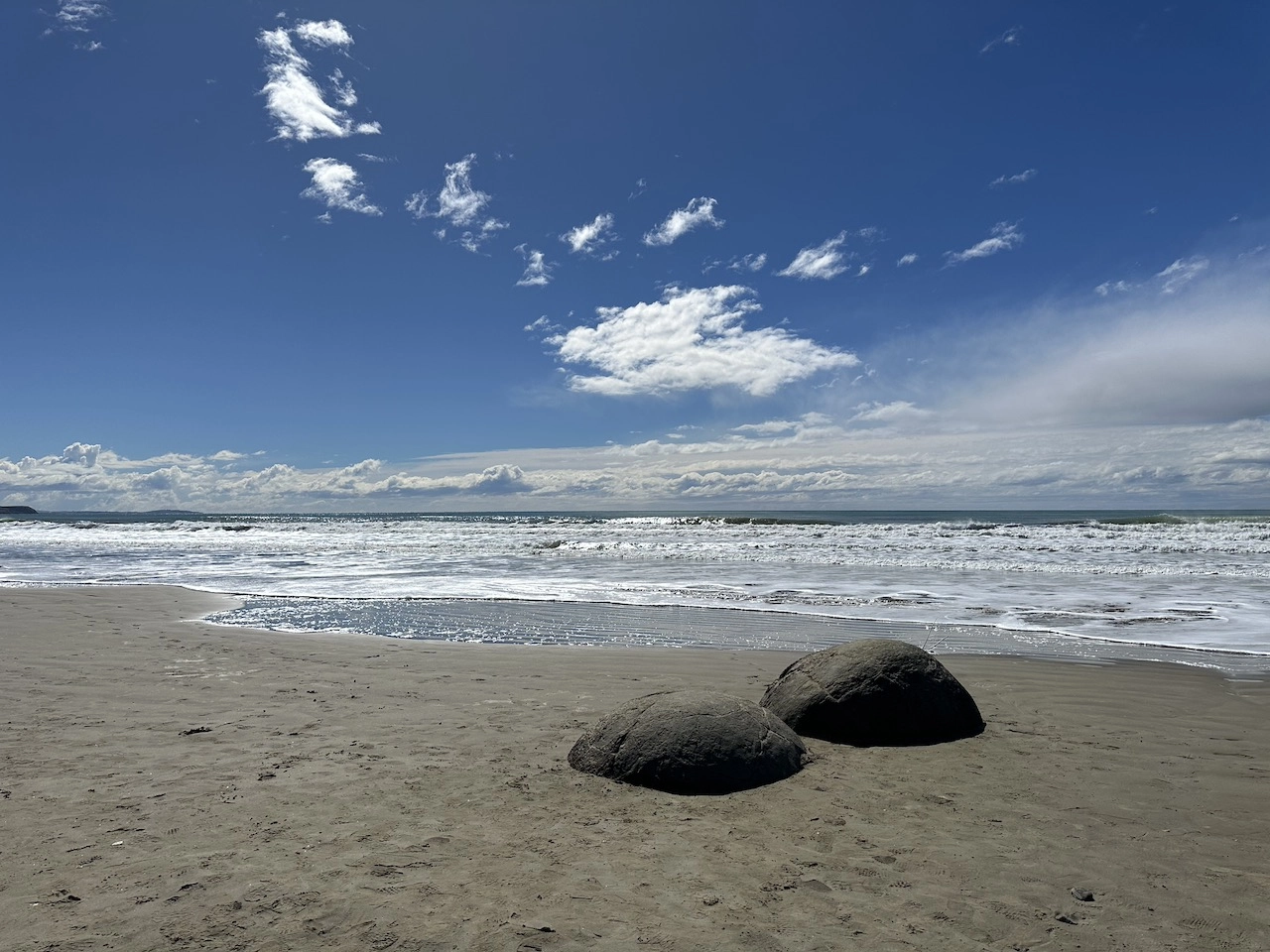 Moeraki Boulders Beach