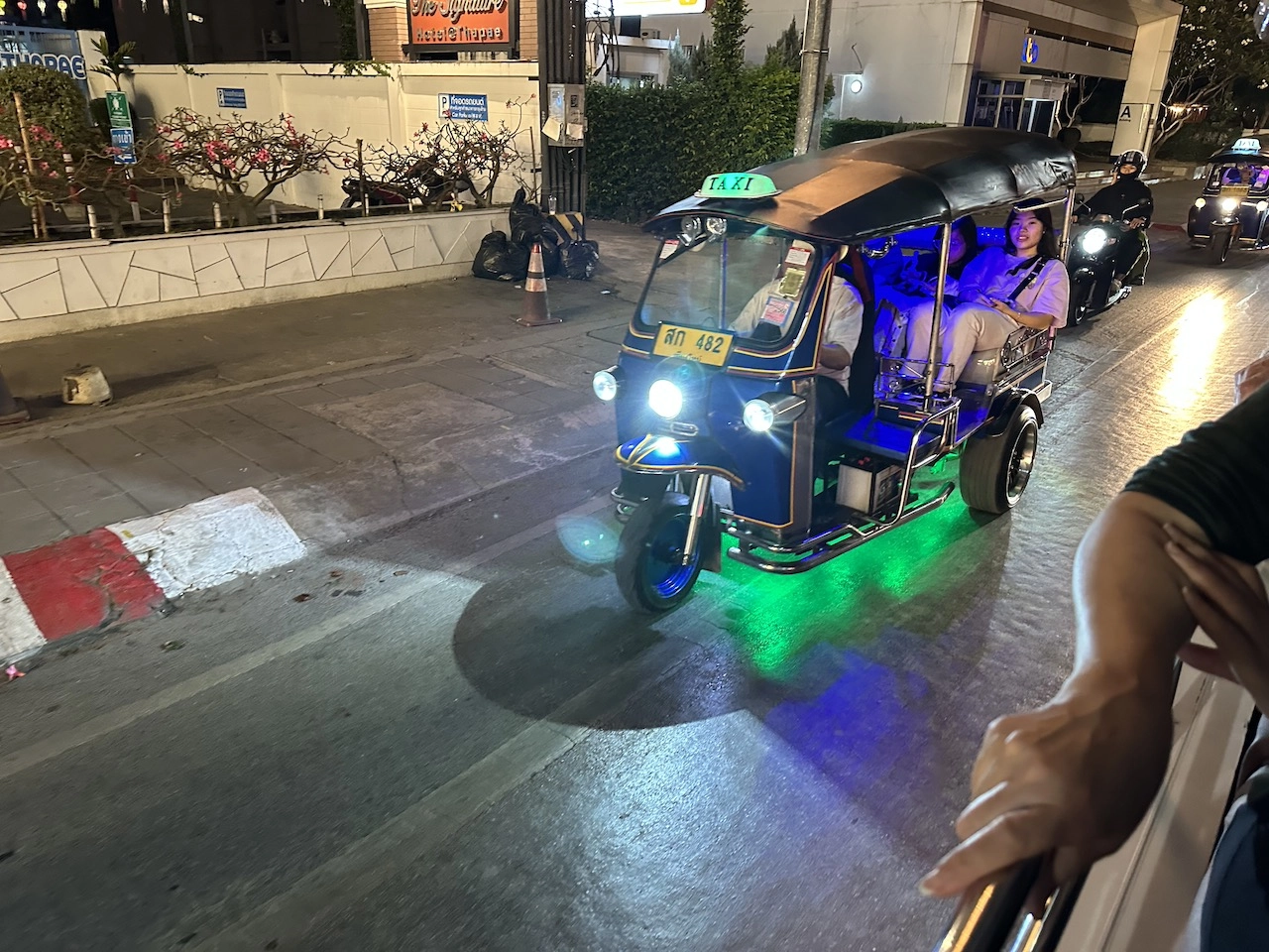 tuk-tuk